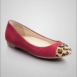 Guess red velvet leopard toe